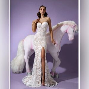 Brand new, fishtail never worn wedding dress